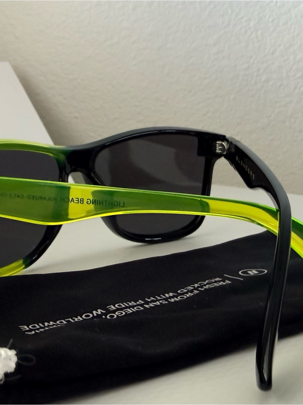 Polarized Blenders Unisex Sunglasses in Neon Green - Picture 4 of 4